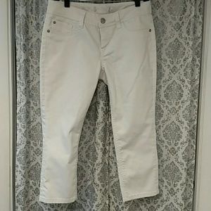 3/$20🌈Seven7 white jean capris